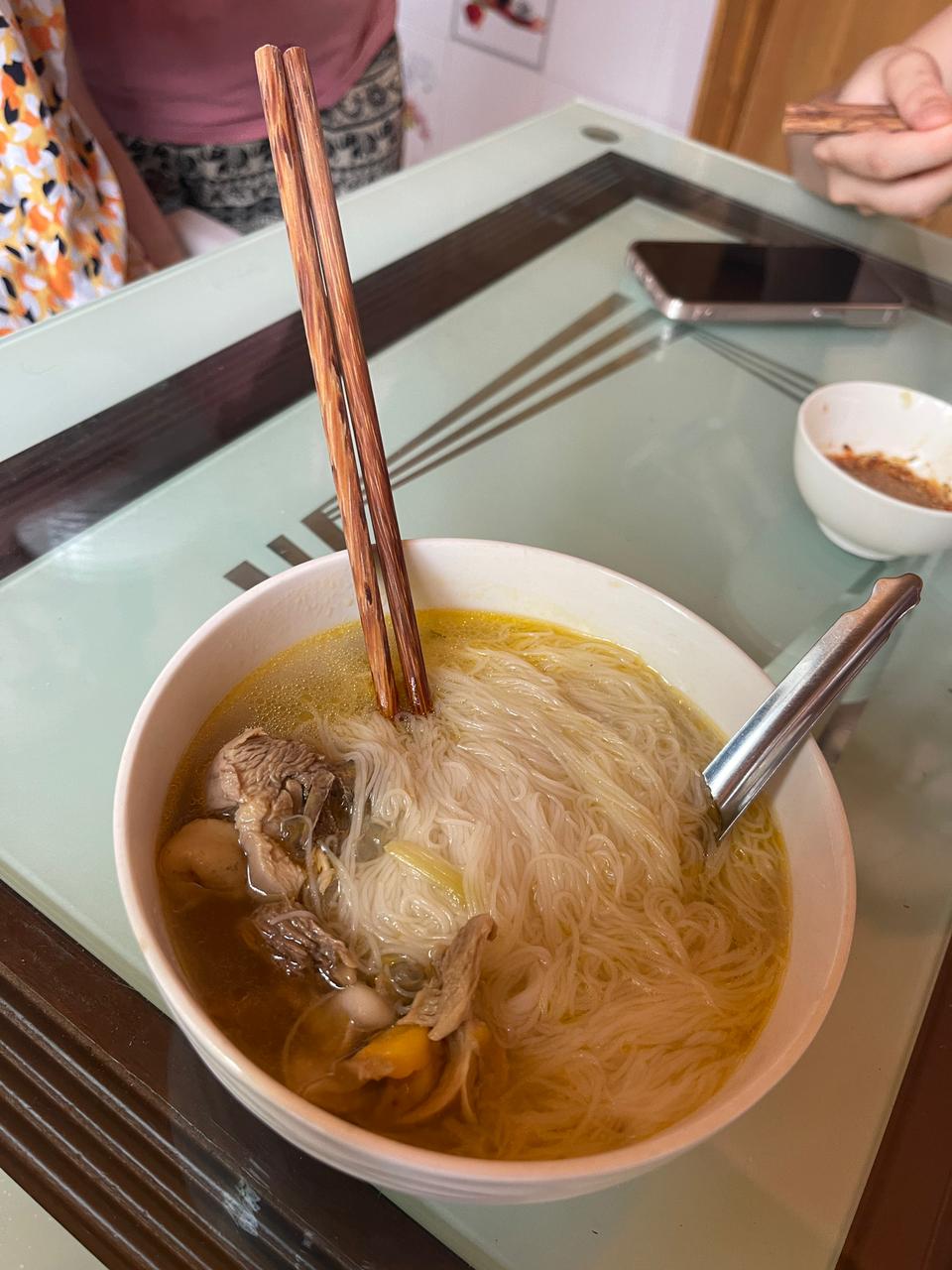 Das übliche vietnamesische FrühstückDu hast mich eben nach dem hiesigen ...