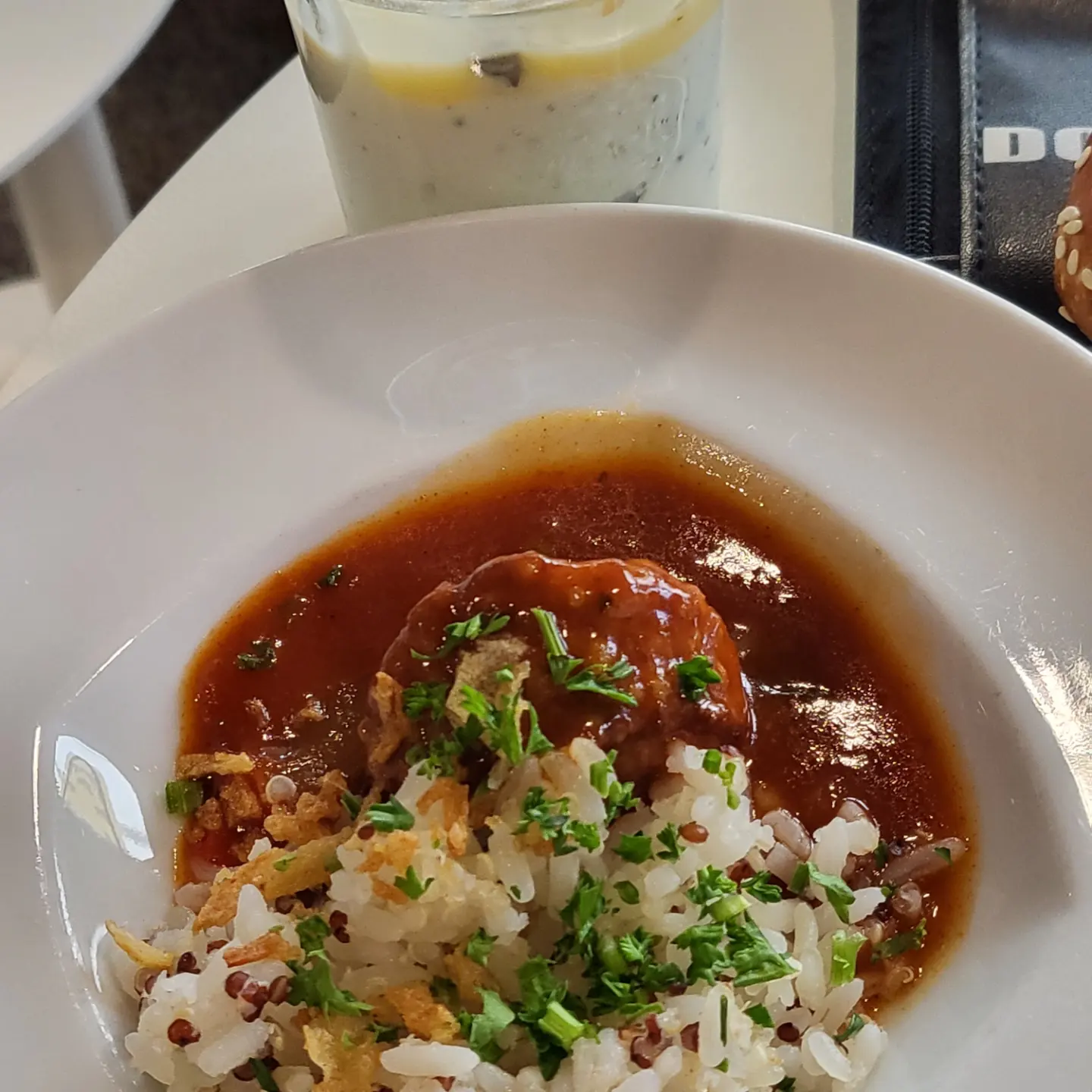 ESSEN IN DER LUFTHANSA-LOUNGEWie immer mega lecker.Cremesüppchen ...